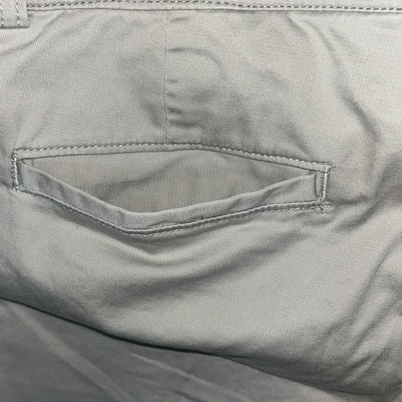 Woolrich Women's Tan Capri Pants Size 10 - Picture 11 of 11